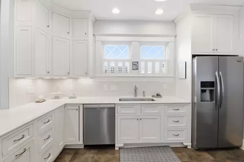 Kitchen - 1020 E Lytle St, Murfreesboro, TN 37130 photo 2 of 4