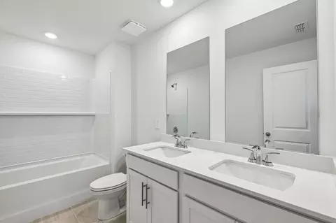 Bath - 2917 Citrine Dr, Murfreesboro, TN 37127 photo 2 of 4