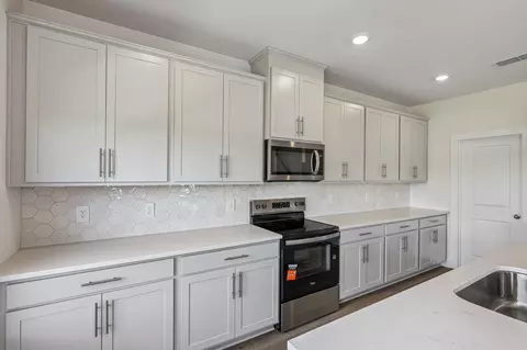 Kitchen - 2933 Citrine Dr, Murfreesboro, TN 37127 photo 2 of 4