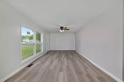 Living - 225 Vine Cir, Loretto, TN 38469 photo 2 of 3
