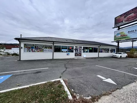 Exterior - 208 E Walnut Ave, Dalton, GA 30721 photo 1 of 3