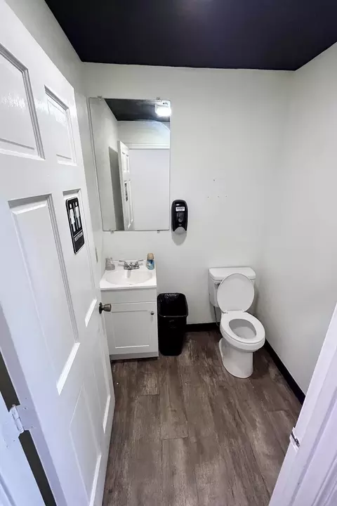 Bath - 208 E Walnut Ave, Dalton, GA 30721 photo 1 of 3