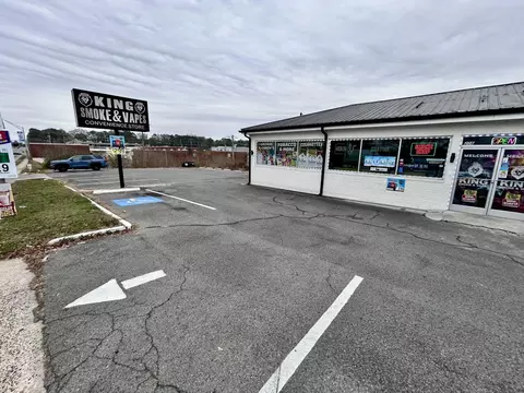 Exterior - 208 E Walnut Ave, Dalton, GA 30721 photo 2 of 3