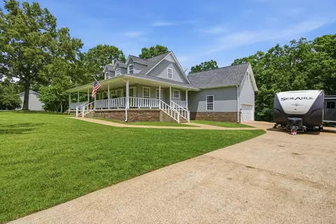 131 Pin Oaks Ln, Hohenwald, TN 38462