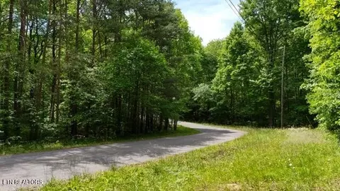 3738 T Crowe Cir, Soddy Daisy, TN 37379