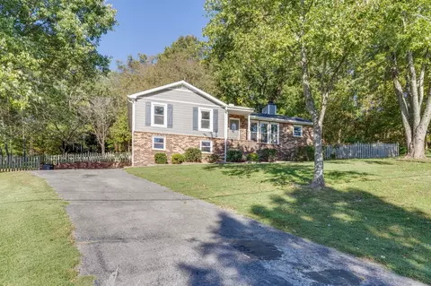 185 Honeysuckle Dr, Hendersonville, TN 37075