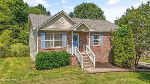5956 Warrenpark Ln, Knoxville, TN 37912