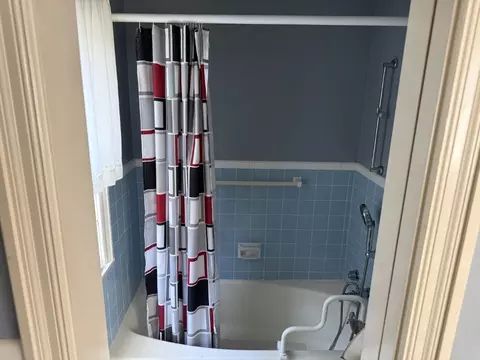 Bath - 105 3rd Ave E, Springfield, TN 37172 photo 2 of 2