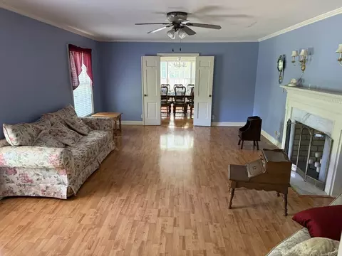 Living - 105 3rd Ave E, Springfield, TN 37172 photo 2 of 3