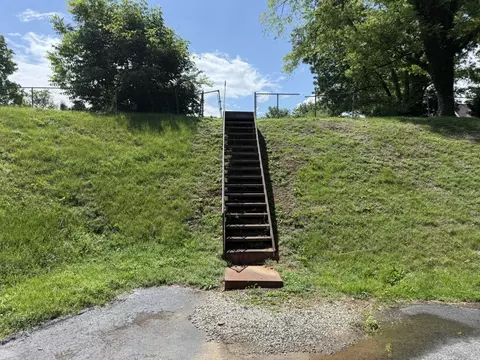 Exterior - 105 3rd Ave E, Springfield, TN 37172 photo 3 of 4
