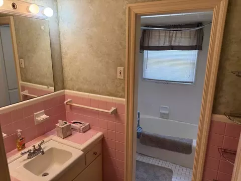 Bath - 105 3rd Ave E, Springfield, TN 37172 photo 1 of 2