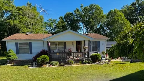 428 Pointe Ln, Lafayette, TN 37083