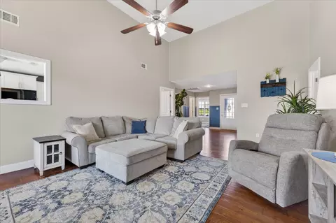 1044 Charles Thomas Dr, Clarksville, TN 37042