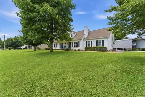 1202 Snead Dr, Murfreesboro, TN 37128