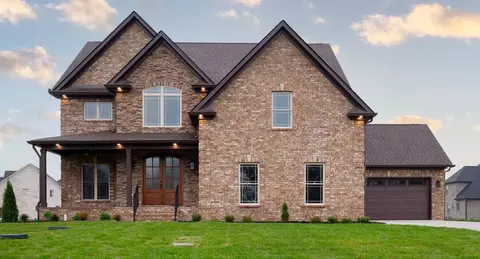 2713 Holly Springs Dr, Murfreesboro, TN 37129