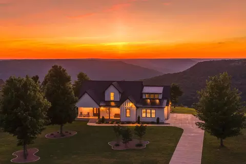925 Sunset Cir, Jasper, TN 37347