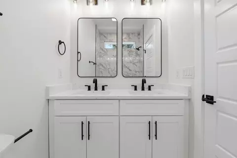 Bath - 606 Rucker Rd, Murfreesboro, TN 37127 photo 4 of 5