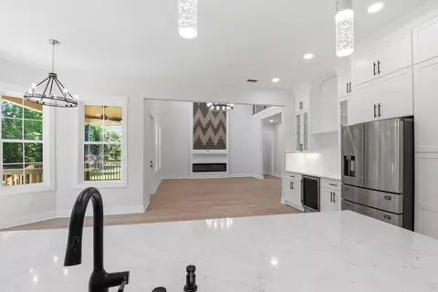 Living - 606 Rucker Rd, Murfreesboro, TN 37127 photo 6 of 6