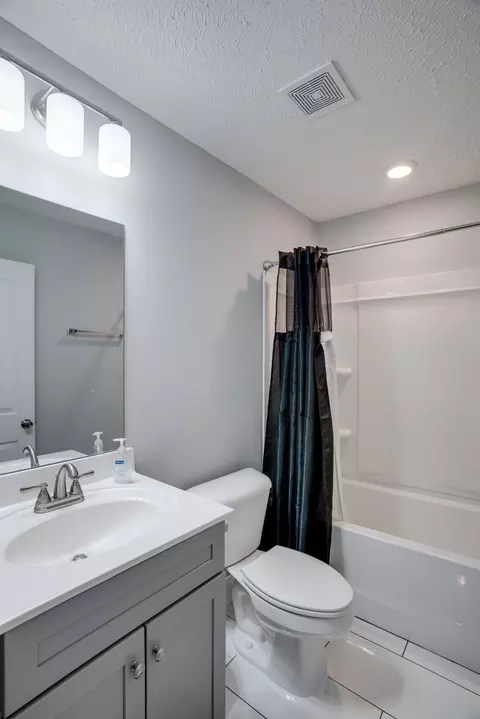 Bath - 826 Cedar Ln, Springfield, TN 37172 photo 4 of 4