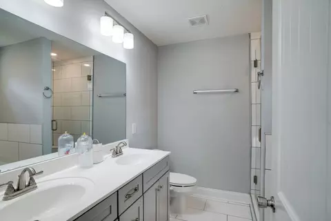 Bath - 826 Cedar Ln, Springfield, TN 37172 photo 1 of 4