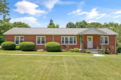 143 Fairview Dr, Maryville, TN 37803