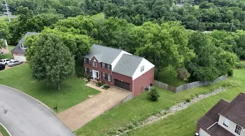 149 Grove Ln S, Hendersonville, TN 37075