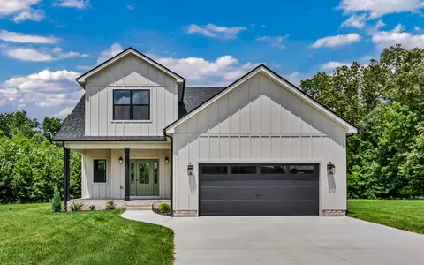 357 Chase Dr, Clarksville, TN 37043