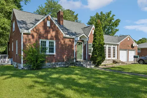 312 Castle Heights Ave, Lebanon, TN 37087