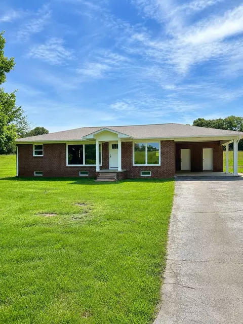 212 1st Ave N, Loretto, TN 38469