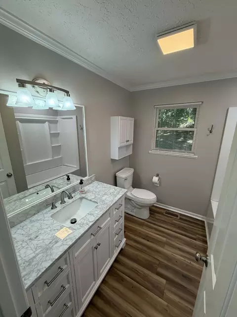 Bath - 716 Mountain View Dr, Morrison, TN 37357 photo 1 of 3