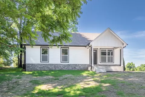 1181 Hilltop Dr, Pulaski, TN 38478