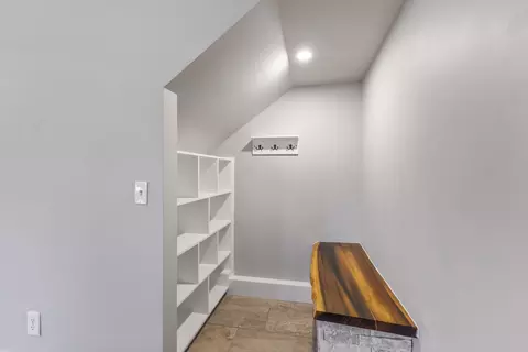 Entry Way - 405 Fairfield Rd, Bethpage, TN 37022 photo 3 of 5
