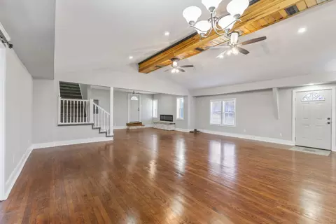 Living - 405 Fairfield Rd, Bethpage, TN 37022 photo 3 of 7