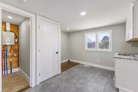 Entry Way - 405 Fairfield Rd, Bethpage, TN 37022 photo 2 of 5