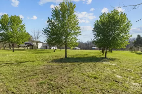 Exterior - 405 Fairfield Rd, Bethpage, TN 37022 photo 5 of 13