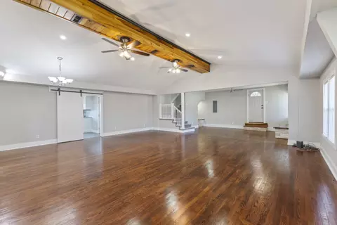 Living - 405 Fairfield Rd, Bethpage, TN 37022 photo 7 of 7