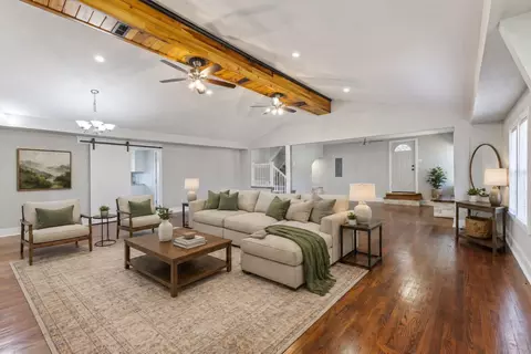 Living - 405 Fairfield Rd, Bethpage, TN 37022 photo 6 of 7