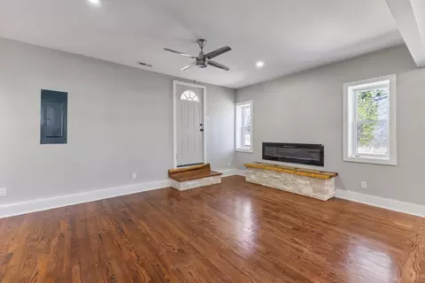 Living - 405 Fairfield Rd, Bethpage, TN 37022 photo 5 of 7