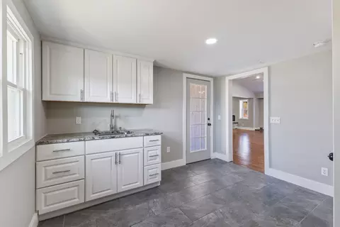 Entry Way - 405 Fairfield Rd, Bethpage, TN 37022 photo 4 of 5