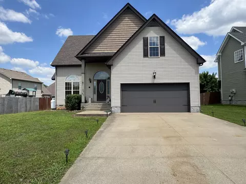 3747 Fox Hole Dr, Clarksville, TN 37040
