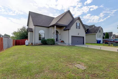 3747 Fox Hole Dr, Clarksville, TN 37040