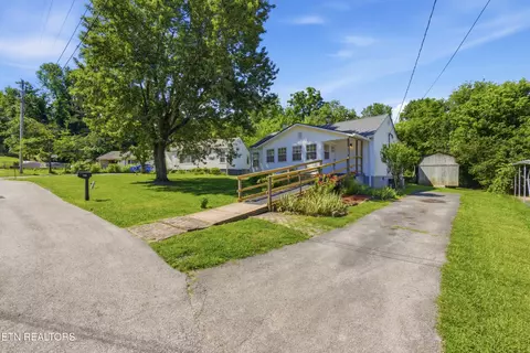 212 Sunset Dr, Harriman, TN 37748
