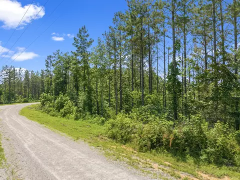 310 Highland Dr, Linden, TN 37096