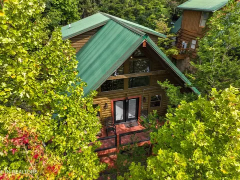 1615 Misty Hollow Way, Gatlinburg, TN 37738