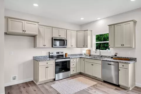 Kitchen - 497 Jesse Work Rd, Dickson, TN 37055 photo 3 of 5