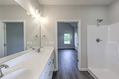 Bath - 41 Bartow St, Decherd, TN 37324 photo 5 of 5