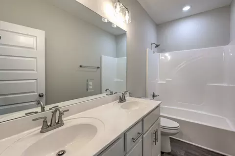 Bath - 41 Bartow St, Decherd, TN 37324 photo 1 of 5
