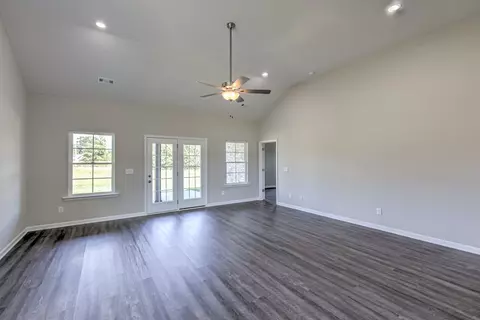 Living - 41 Bartow St, Decherd, TN 37324 photo 2 of 6