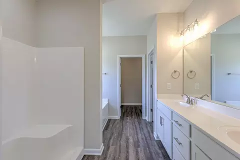 Bath - 41 Bartow St, Decherd, TN 37324 photo 3 of 5