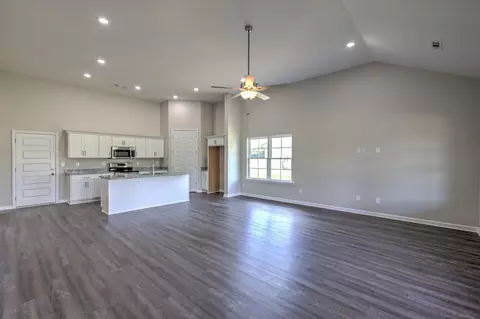Living - 41 Bartow St, Decherd, TN 37324 photo 6 of 6
